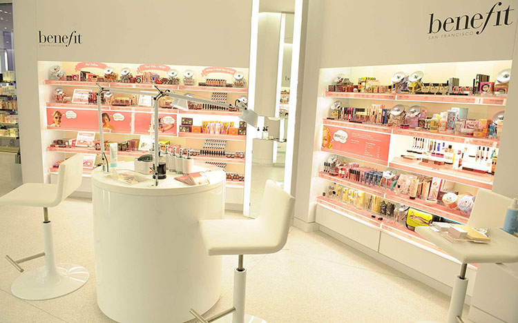 郑州化妆品店装修设计-要给顾客一种美的享受
